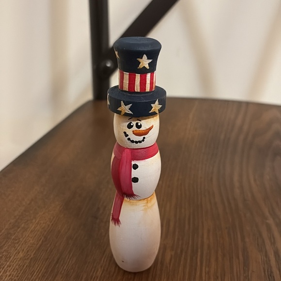 Festive Hand Painted Snowman Spindle Figurine with Red Scarf and Blue Hat - Picture 4 of 6